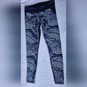 Under Armour headgear leggings Womens size MD multicolored